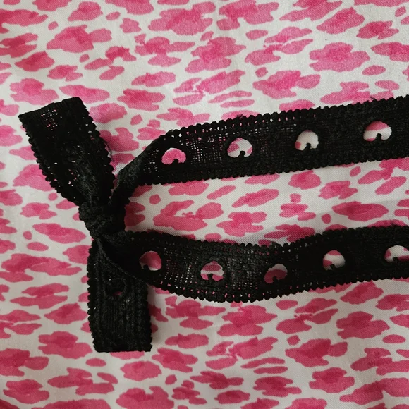 Black Clip In Ribbon - Picture 3 of 3